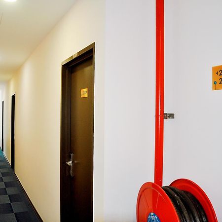 Gem Hotel Нусаджая Екстериор снимка