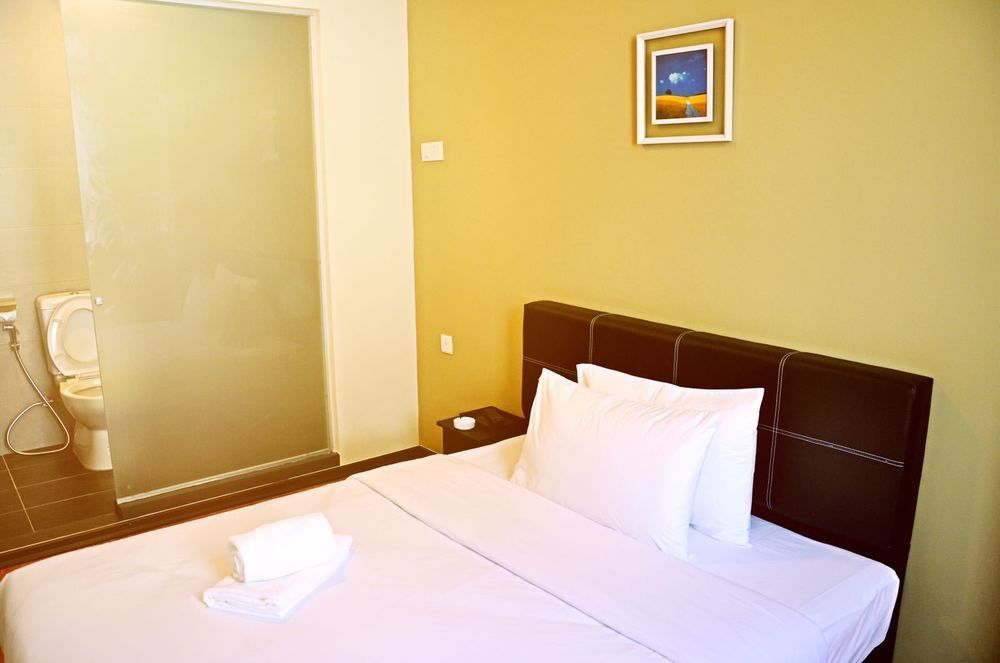 Gem Hotel Нусаджая Екстериор снимка