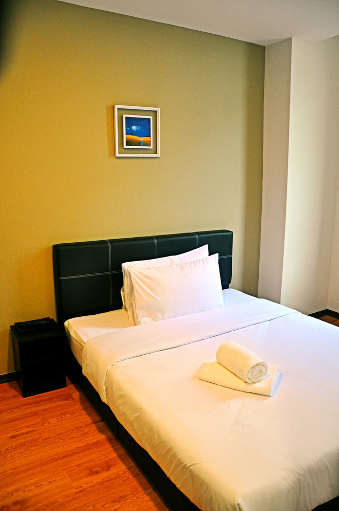 Gem Hotel Нусаджая Екстериор снимка