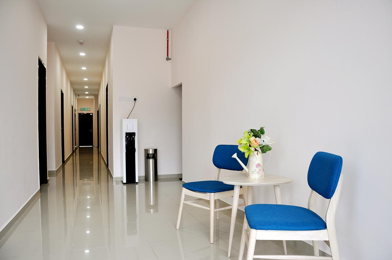 Gem Hotel Нусаджая Екстериор снимка