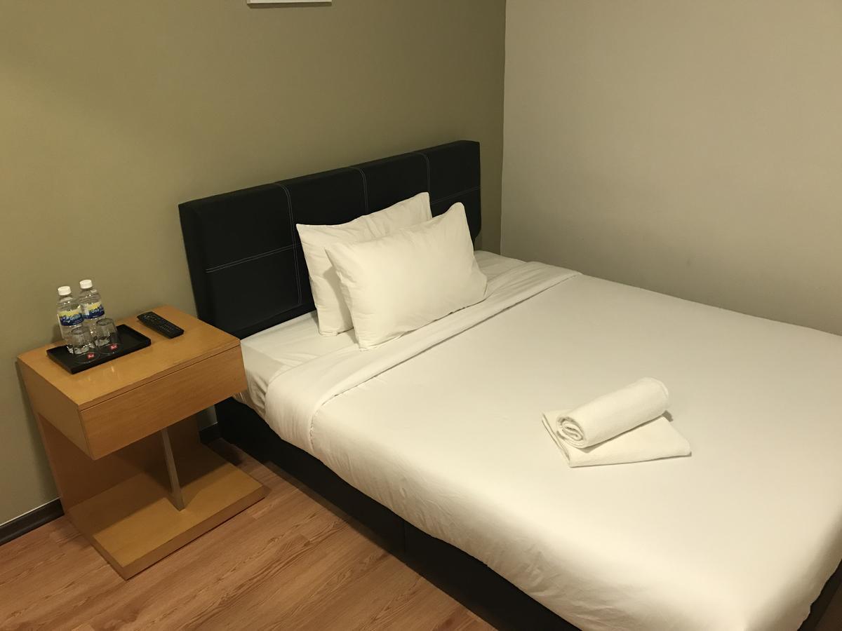 Gem Hotel Нусаджая Екстериор снимка